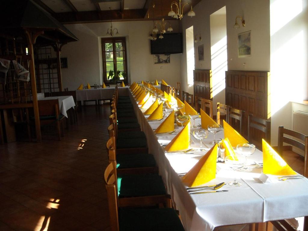 Hotel Excelent Rýmařov エクステリア 写真